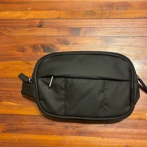 Luka toiletry bag